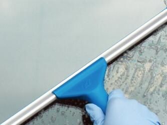 高空進(jìn)行玻璃清潔作業(yè)的時(shí)候，要注意什么呢？